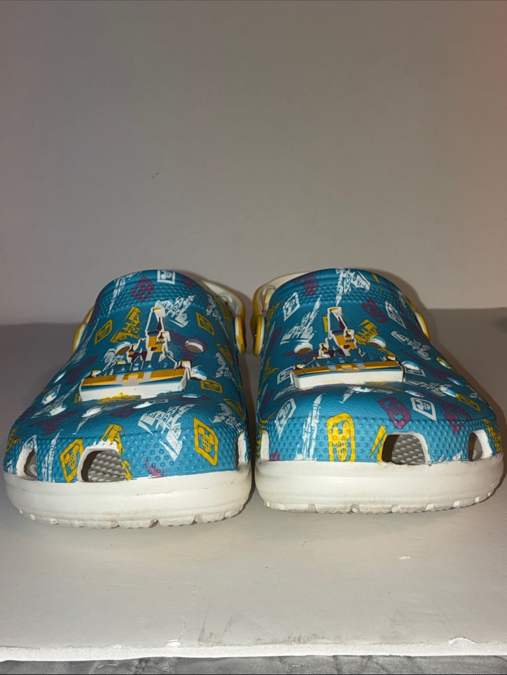 Disney World Cinderella Castle Crocs, Size Women’s 8 / Men’s 6 - Picture 6 of 12